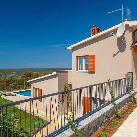 Holiday home Bay View Diminici